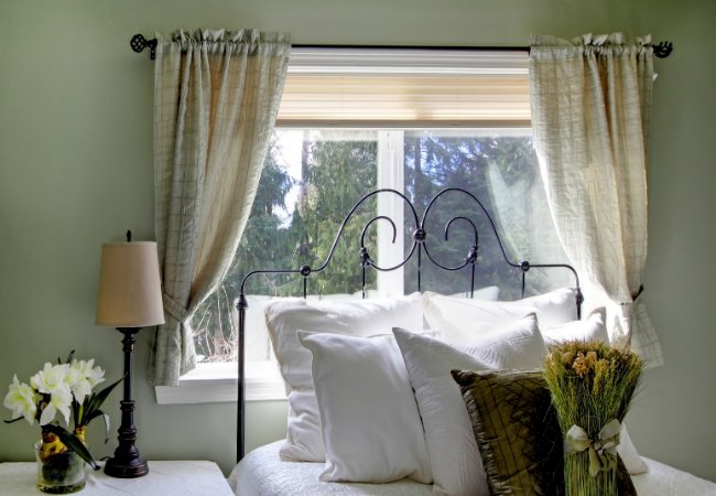 How_To_Install_Curtain_Rods