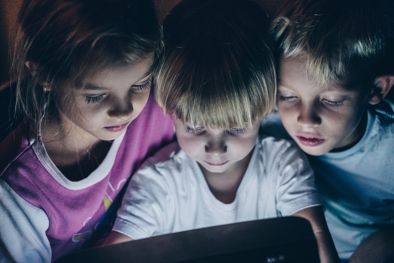 When Nobody Is Looking Kids Make Good Choices On Cell Phone