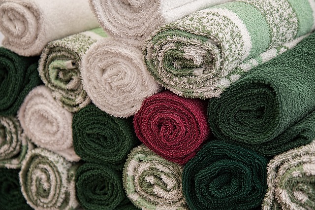 Rolled up towels.