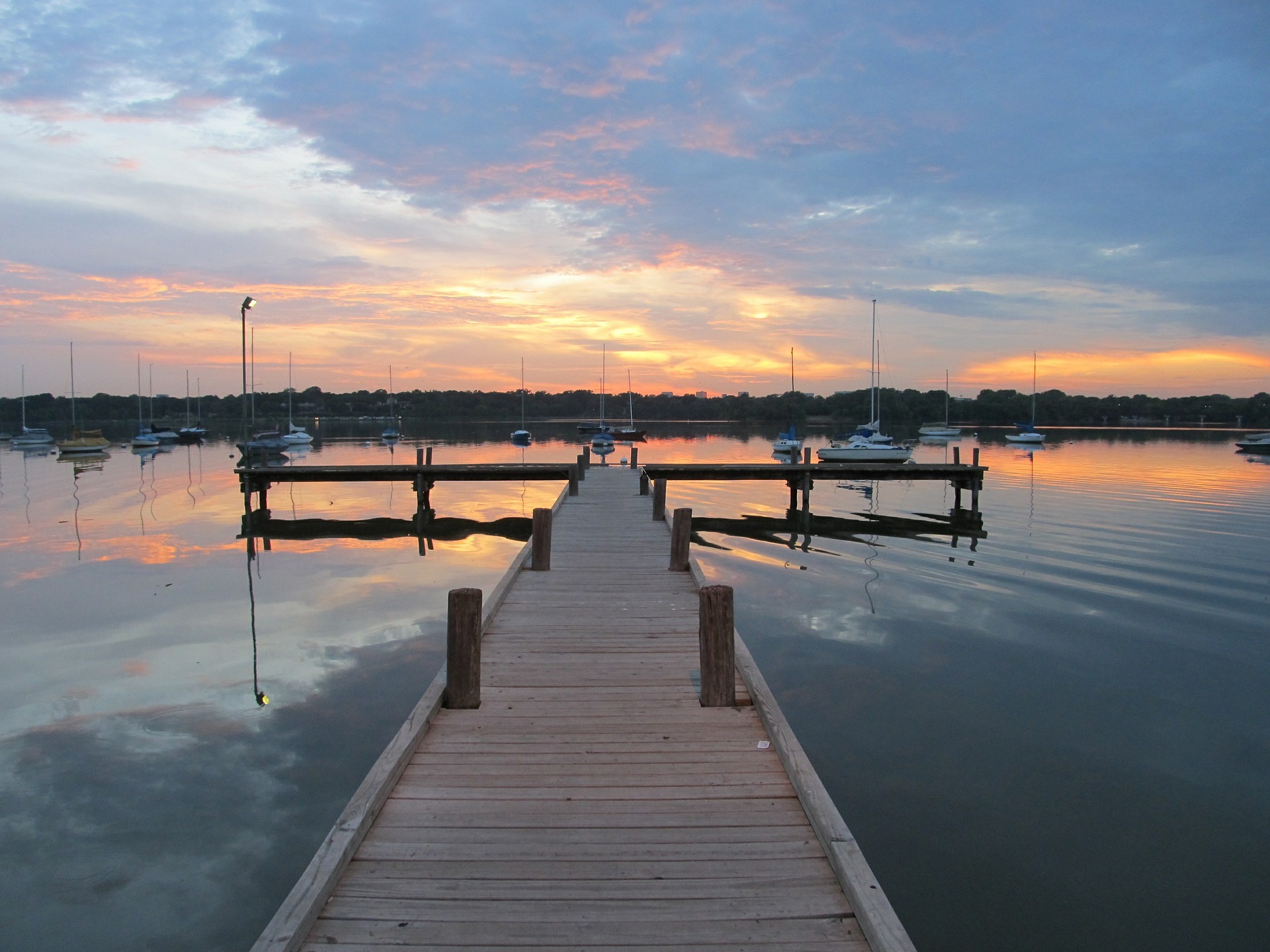 lake-405657_1920