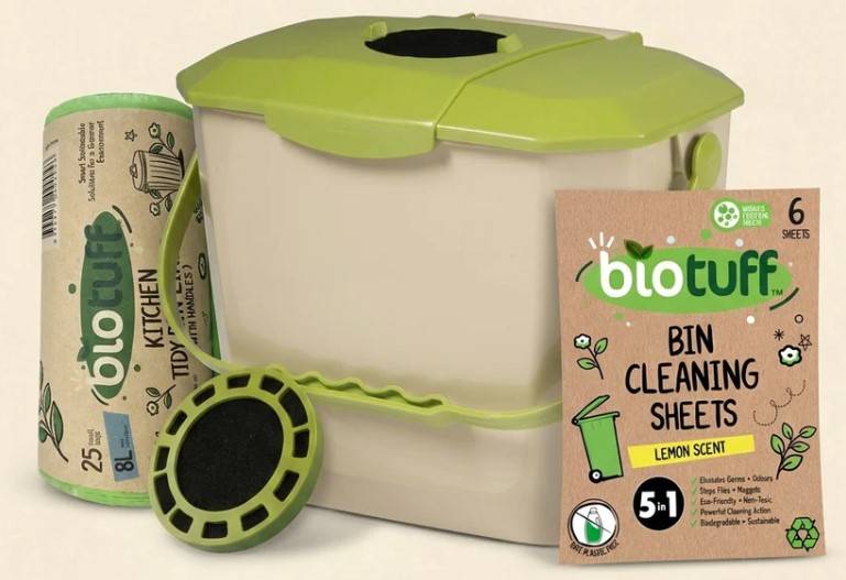 8L Kitchen Caddy/Bin with Charcoal Filter and 1 Roll of 8 litre 25 Bags | Starter Pack