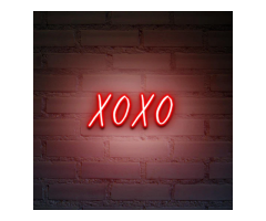 Ways to Craft The Perfect Romantic Gesture With an XOXO Neon Sign