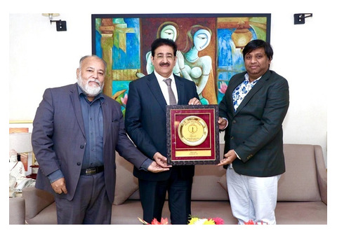 Dr. Sandeep Marwah Conferred with Vadic Samman by Sanatani Ganga