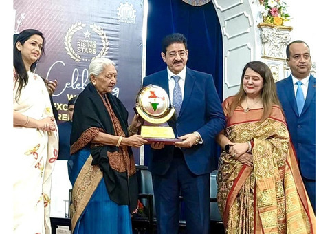 Sandeep Marwah Honored by Governor of Uttar Pradesh for Contributions