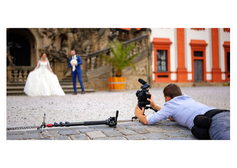 Picture-Perfect Memories: Wedding Photographer Services