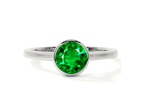 Beautiful Bezel Set Round Emerald Solitaire Ring (0.50 Carats)