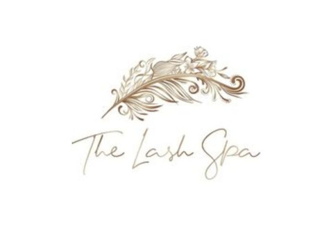 Get Stunning Lashes with Our Eyelash Lift and Tint in Gold Coast