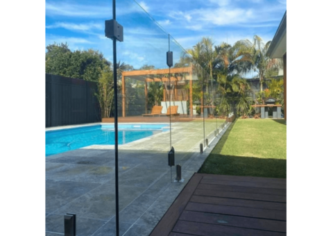 Install Elegant Frameless Glass Pool Fences