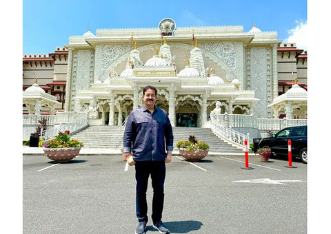 Dr. Sandeep Marwah Visits BAPS Shri Swaminarayan Mandir in New Jersey