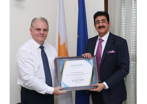 Sandeep Marwah Honored for Nine Years of Dedicated Service to Strength