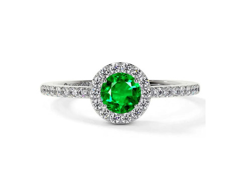 Shine with these Diamond Emerald Engagement Rings