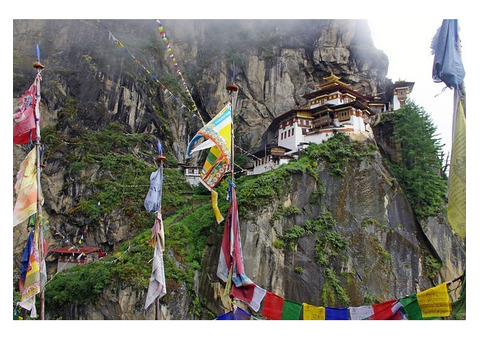 Explore the Druk Yul’s Finest with Our Bhutan Tour Packages!