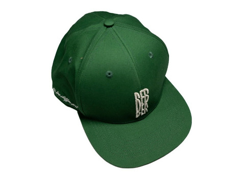 Men's Green Cap at Derclo: Classic green caps for style.