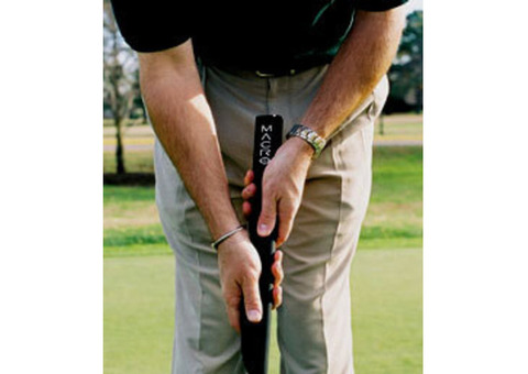 Discover the Advantage of a Split Hands Putter at Macrogolf