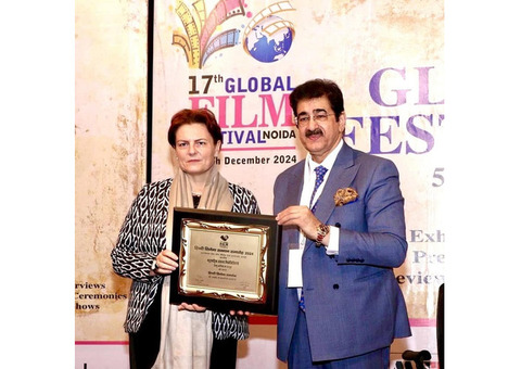 H.E. Diana Mickevičienė  Honored with 8th Hindi Cinema Samman