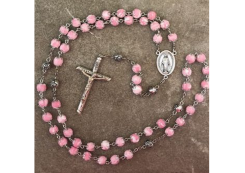 Preserve Memories With Rosary Made from Flowers