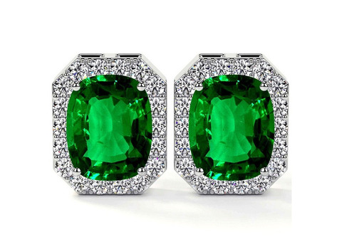 Adorn Yourself With These Beautiful Emerald Stud Earrings