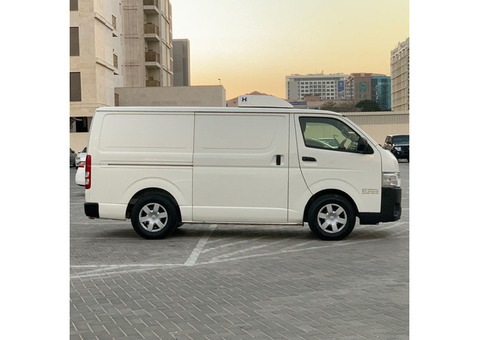 Best chiller van for rental in Dubai UAE | Freshandcoolfrezzertruck