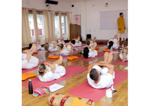 200 Hour Yoga Teacher Training in Rishikesh – Master the Art of Yoga