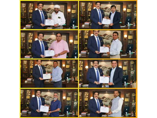 Sandeep Marwah Presents Membership of Indo-Australia Cultural Forum Sandeep Marwah Presents Membership of Indo-Australia Cultural Forum