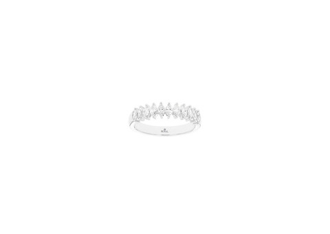 Handcrafted Classic Engagement Ring in Precious Metals