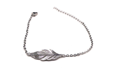 Elegant Feather Bracelet – Boho Chic Jewelry for All Occasions