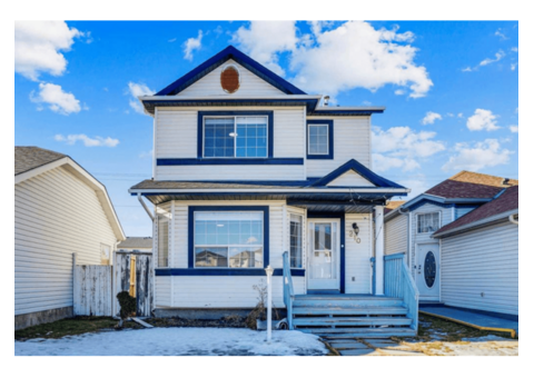Family Home in Monterey Park Calgary $599,900 | 210 Saratoga Close NE