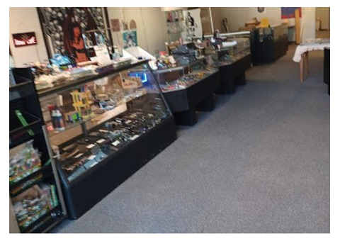 Cloud Head's Emporium; Smoke/Vape Shop