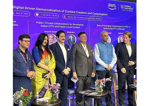 Dr. Sandeep Marwah Wins Hearts at WAVES Summit, for Pioneering Role